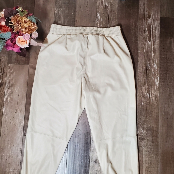 Calia by Carrie Underwood Faux Leather High Rise Jogger Cream Women's Large NWOT - Picture 16 of 16
